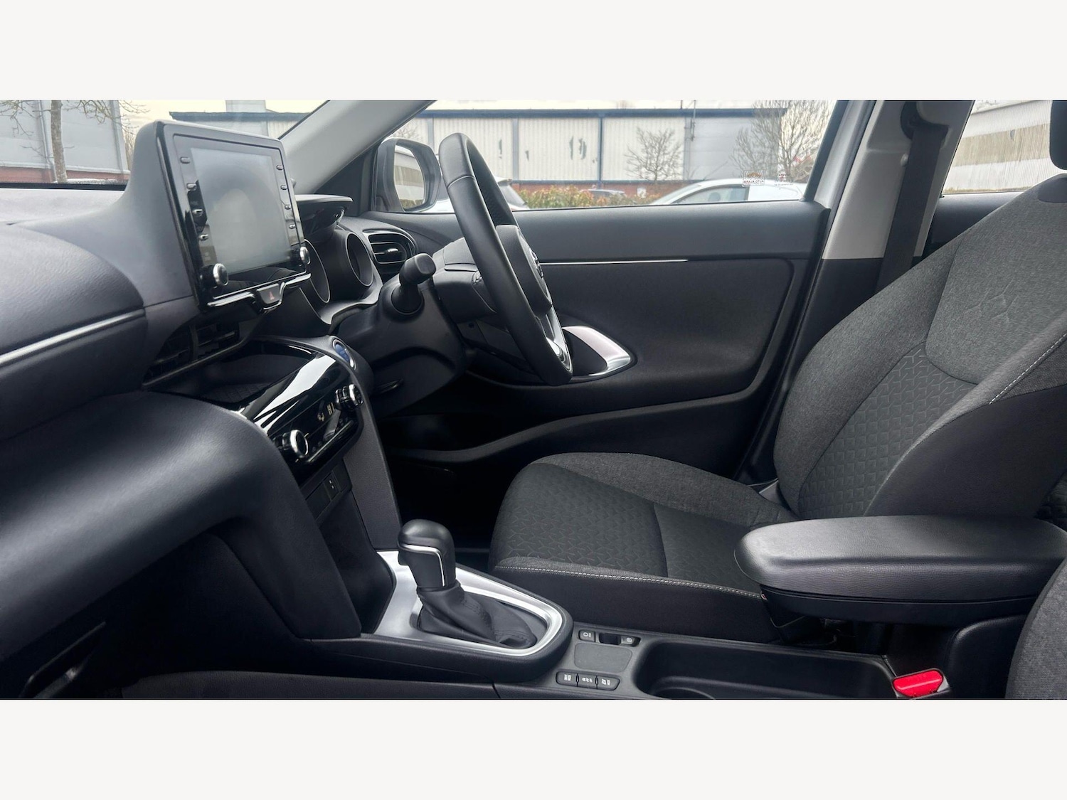 Used Toyota Yaris Cross 2024 for sale - 77633295: Photo 12