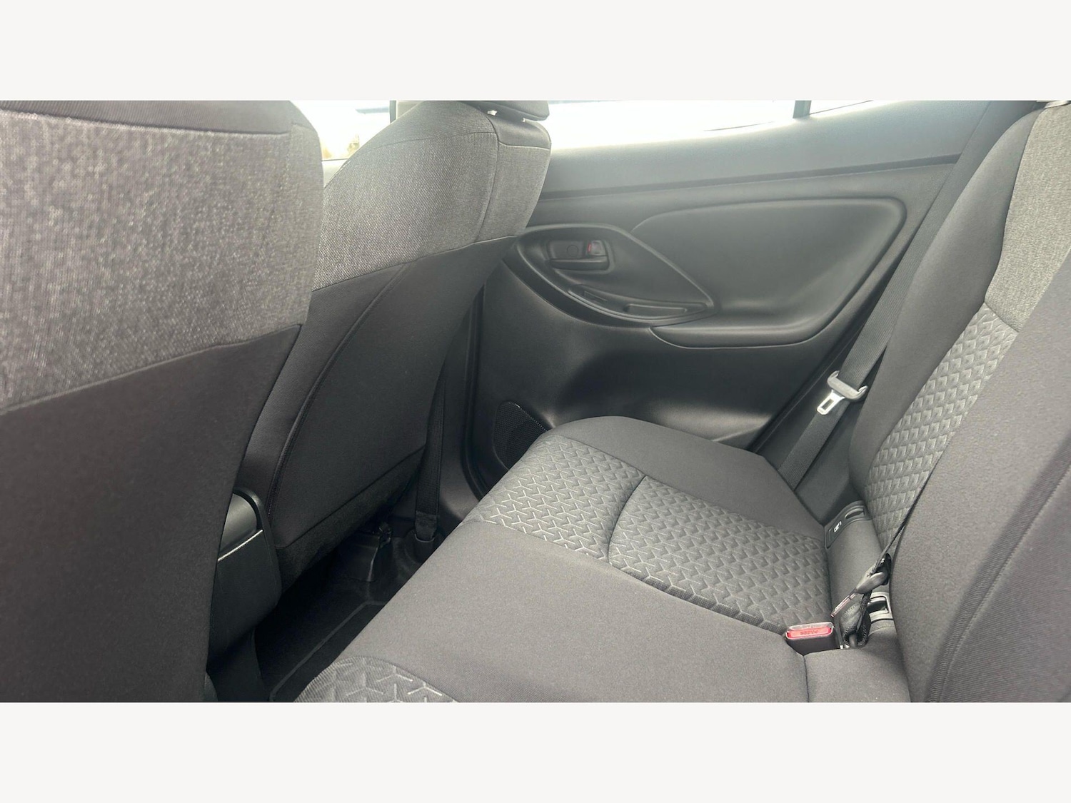 Used Toyota Yaris Cross 2024 for sale - 77633295: Photo 15