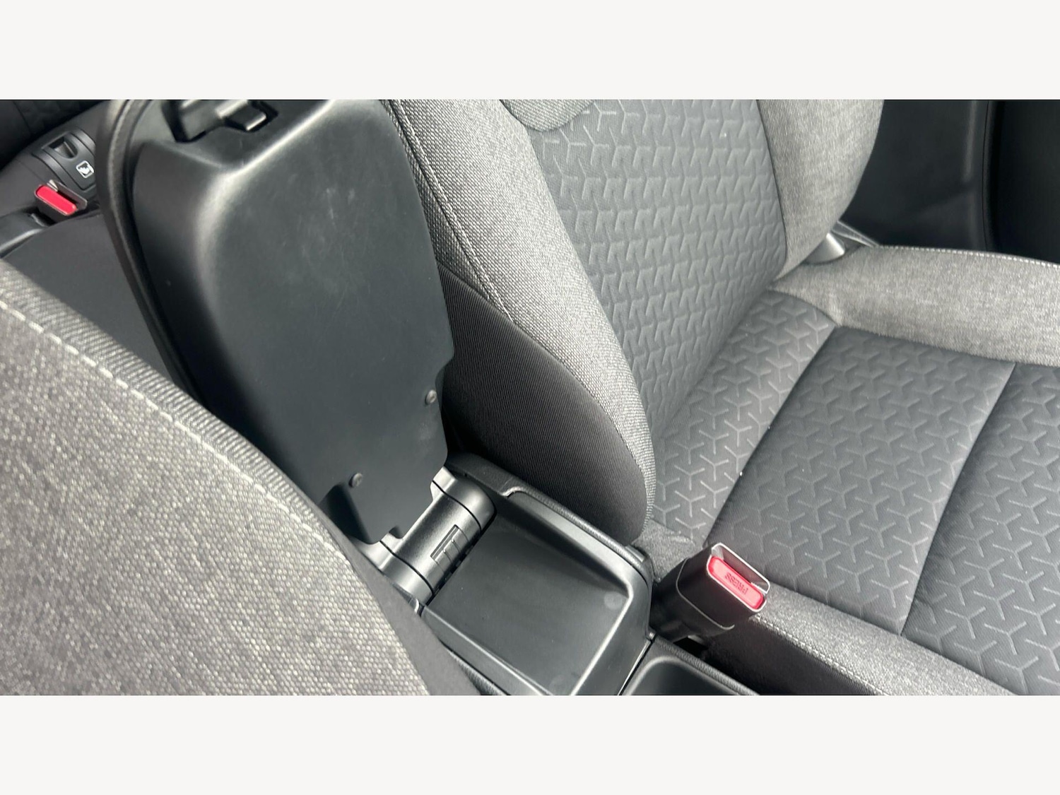 Used Toyota Yaris Cross 2024 for sale - 77633295: Photo 28