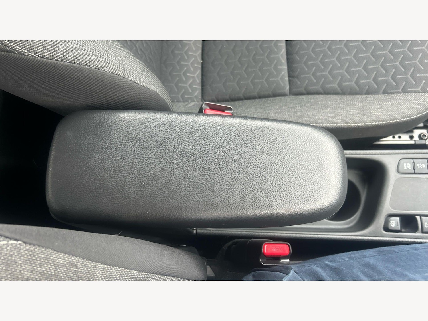 Used Toyota Yaris Cross 2024 for sale - 77633295: Photo 29