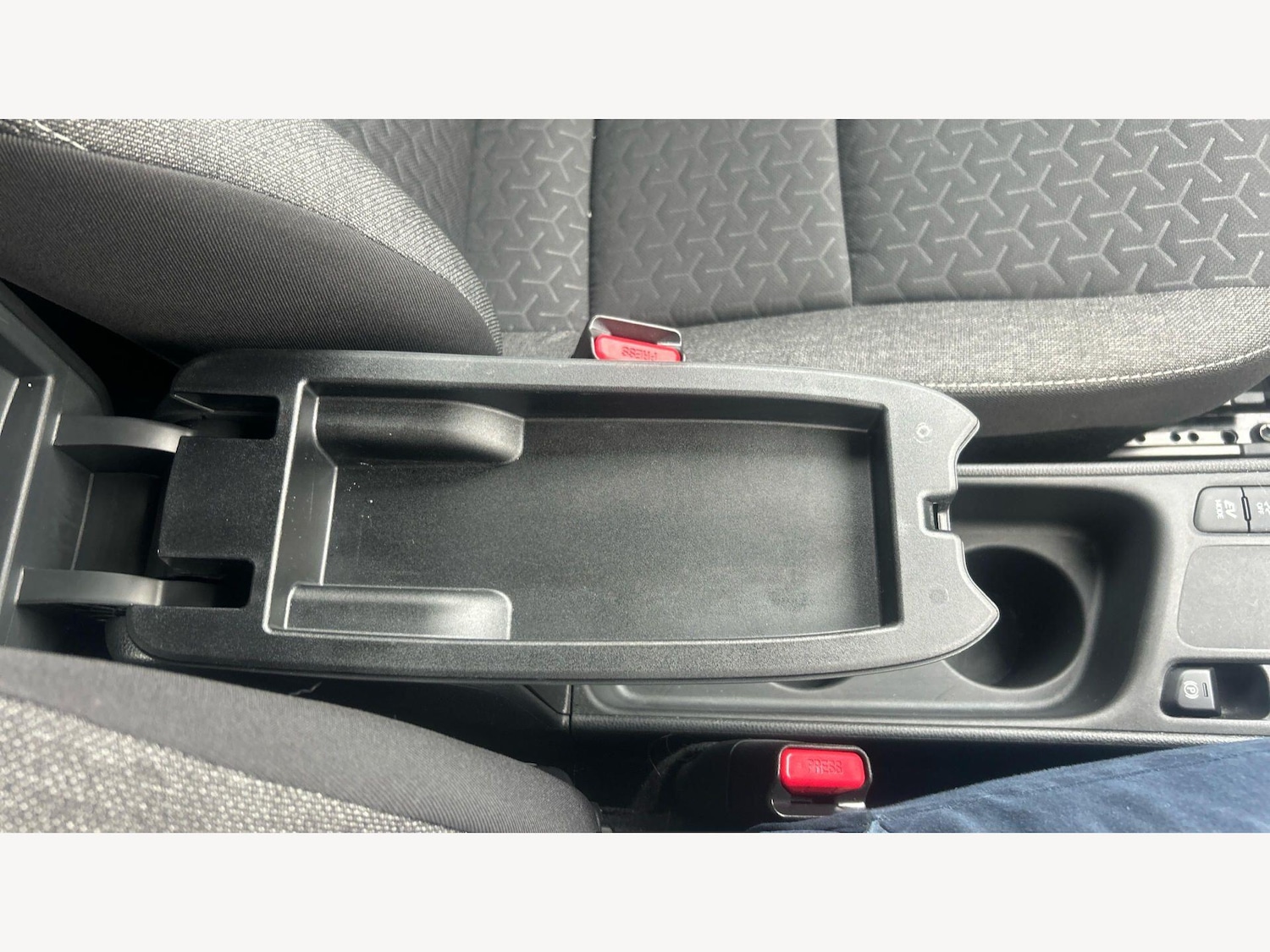 Used Toyota Yaris Cross 2024 for sale - 77633295: Photo 30