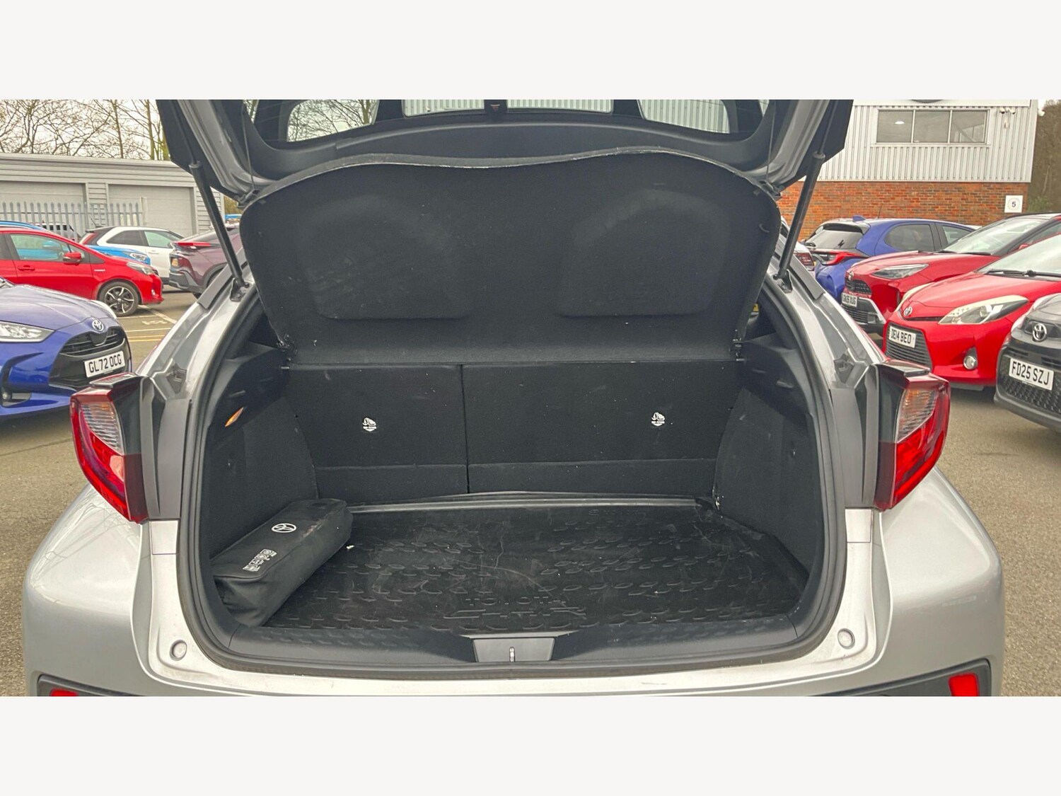 Used Toyota C-HR for sale - 77940239: Photo 16