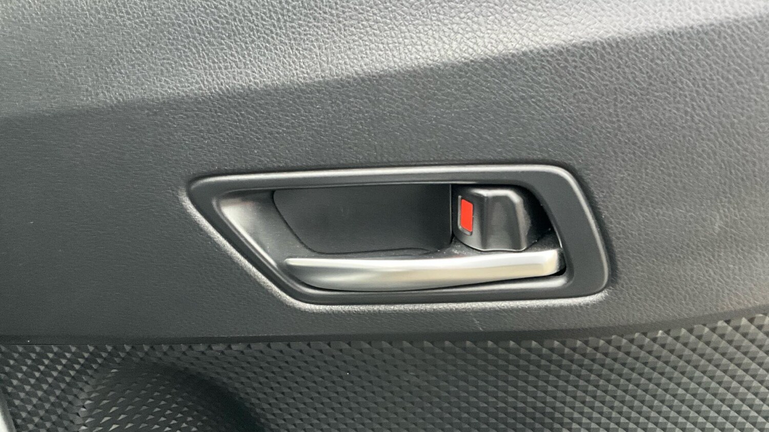 Used Toyota C-HR for sale - 77940239: Photo 33