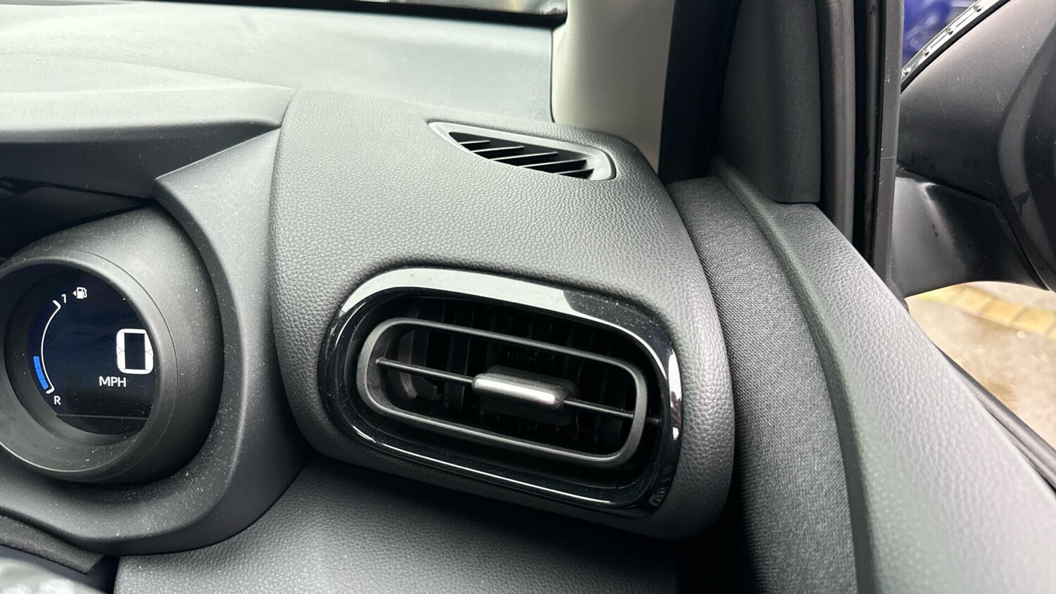 Used Toyota Yaris 2023 for sale - 77073888: Photo 53