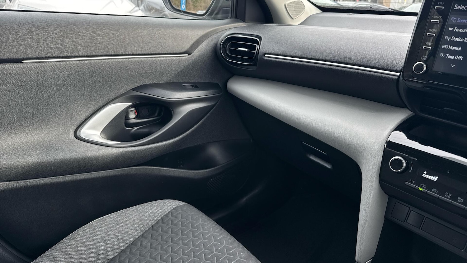 Used Toyota Yaris Cross 2022 for sale - 77611459: Photo 41