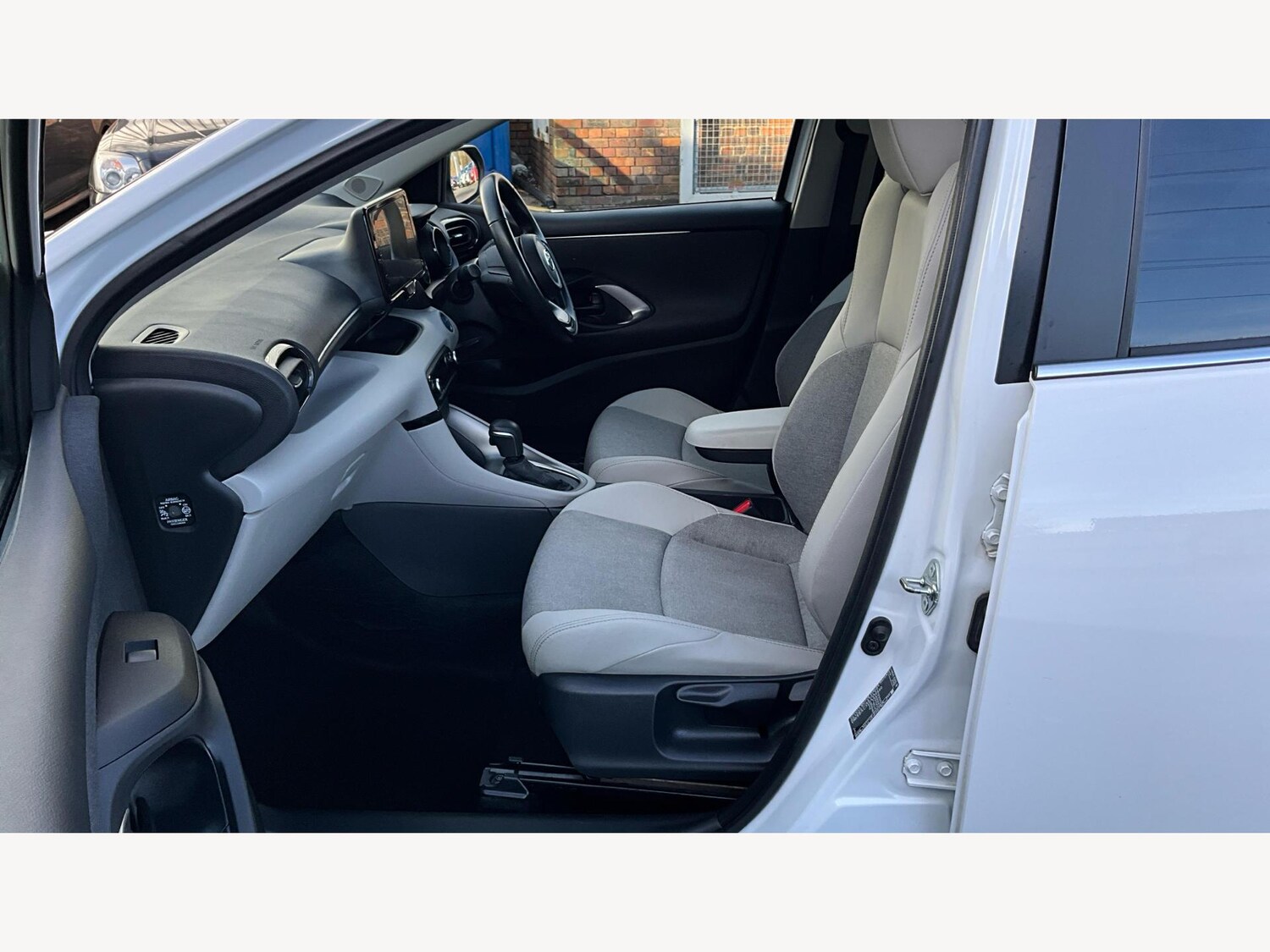 Used Toyota Yaris 2023 for sale - 77351563: Photo 12