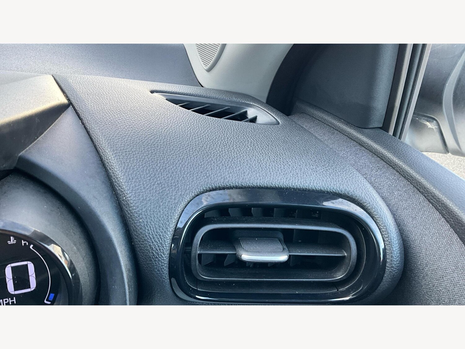 Used Toyota Yaris 2023 for sale - 77351563: Photo 29