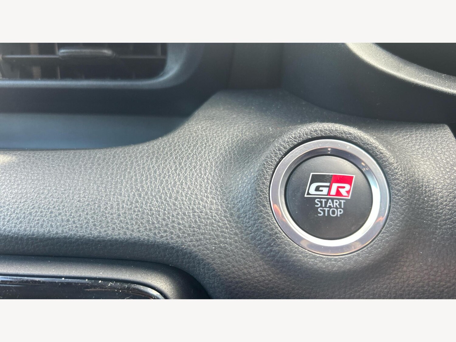 Used Toyota Yaris for sale - 76633508: Photo 31