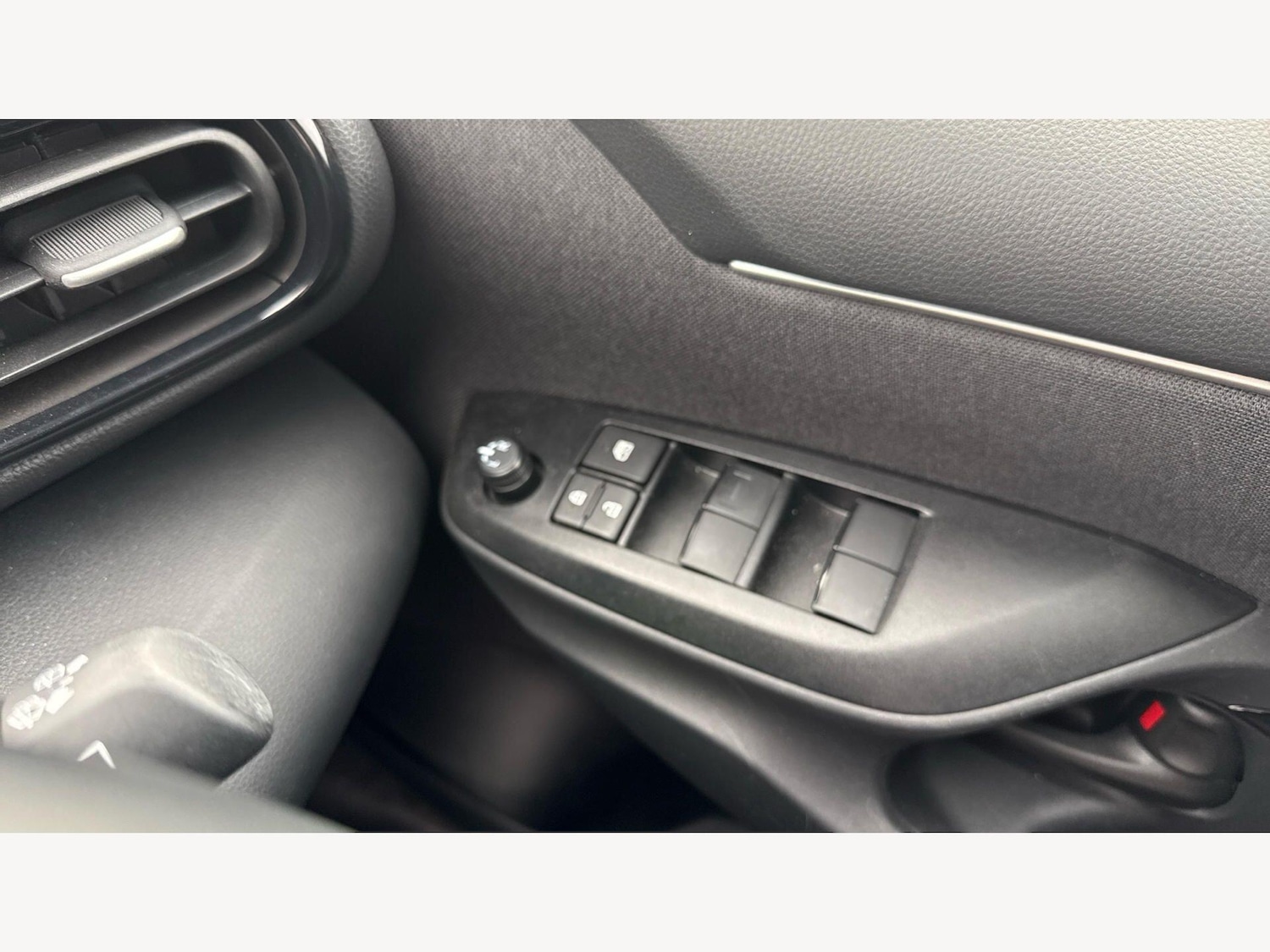 Used Toyota Yaris 2024 for sale - 78100531: Photo 37