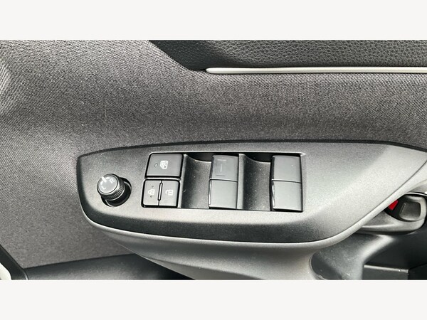 Used Toyota Yaris Cross 2025 for sale - 76085220: Photo 31