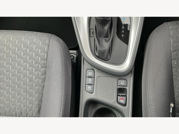 Used Toyota Yaris Cross 2025 for sale - 76085220: Photo 42