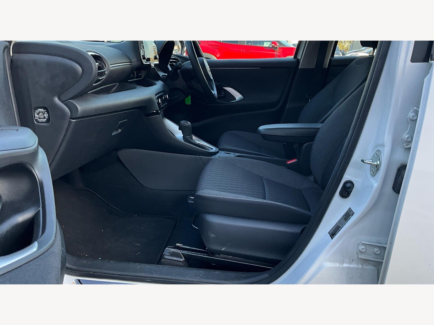 Used Toyota Yaris for sale - 77001141: Photo 12