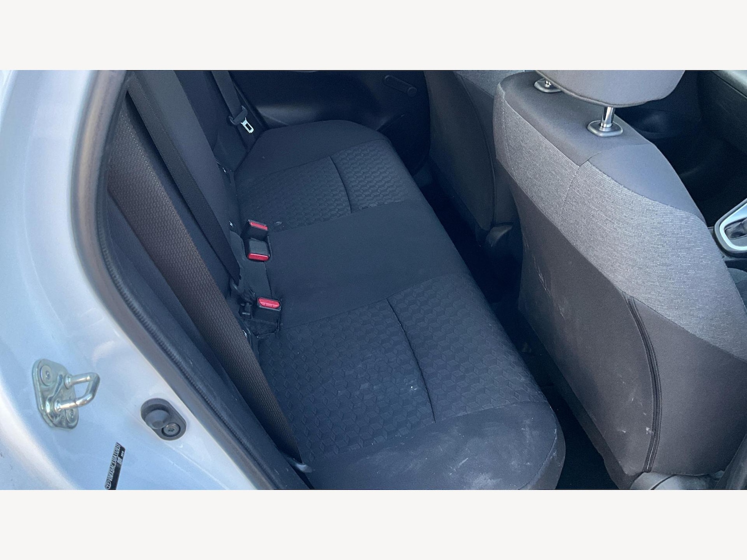 Used Toyota Yaris for sale - 77001141: Photo 14