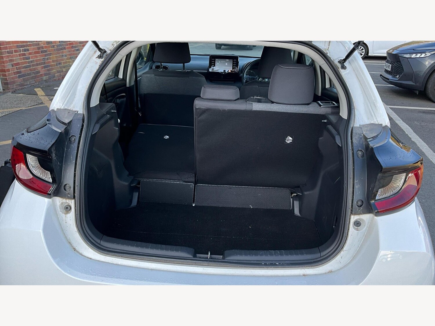 Used Toyota Yaris for sale - 77001141: Photo 25