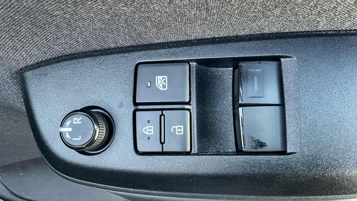 Used Toyota Yaris for sale - 77001141: Photo 34