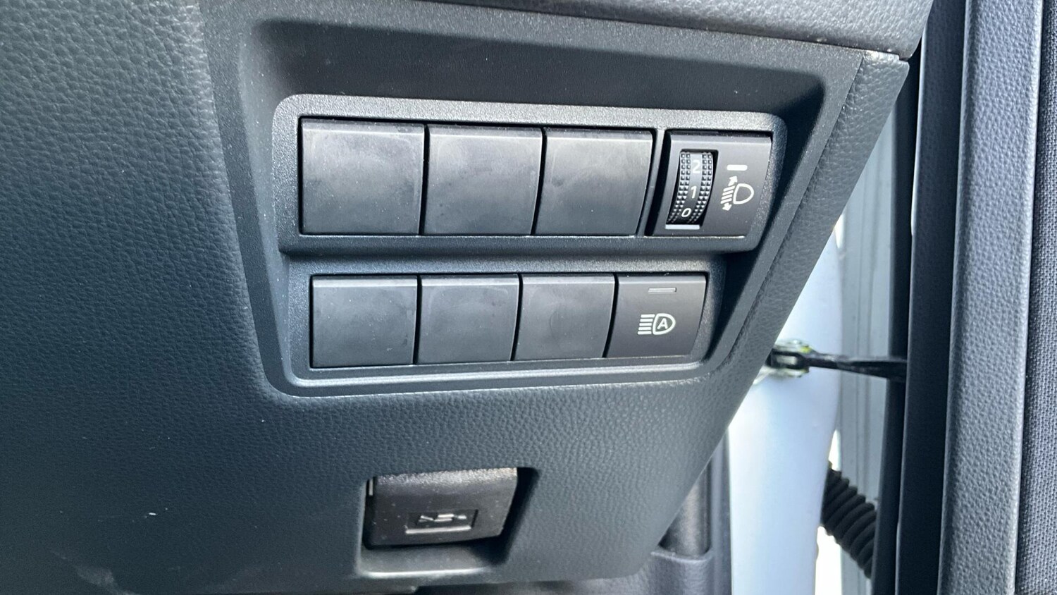 Used Toyota Yaris for sale - 77001141: Photo 35