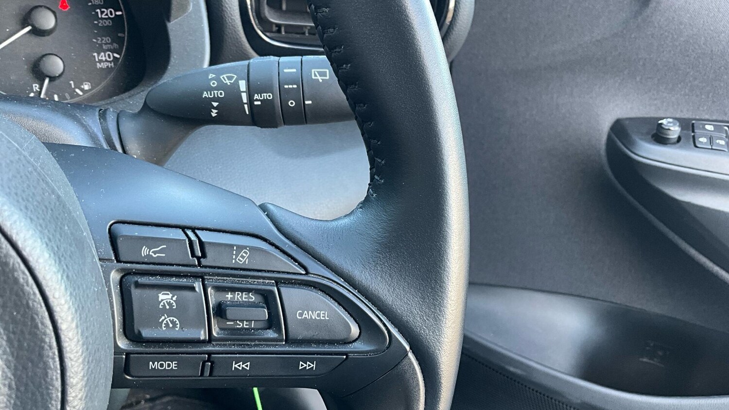 Used Toyota Yaris for sale - 77001141: Photo 36