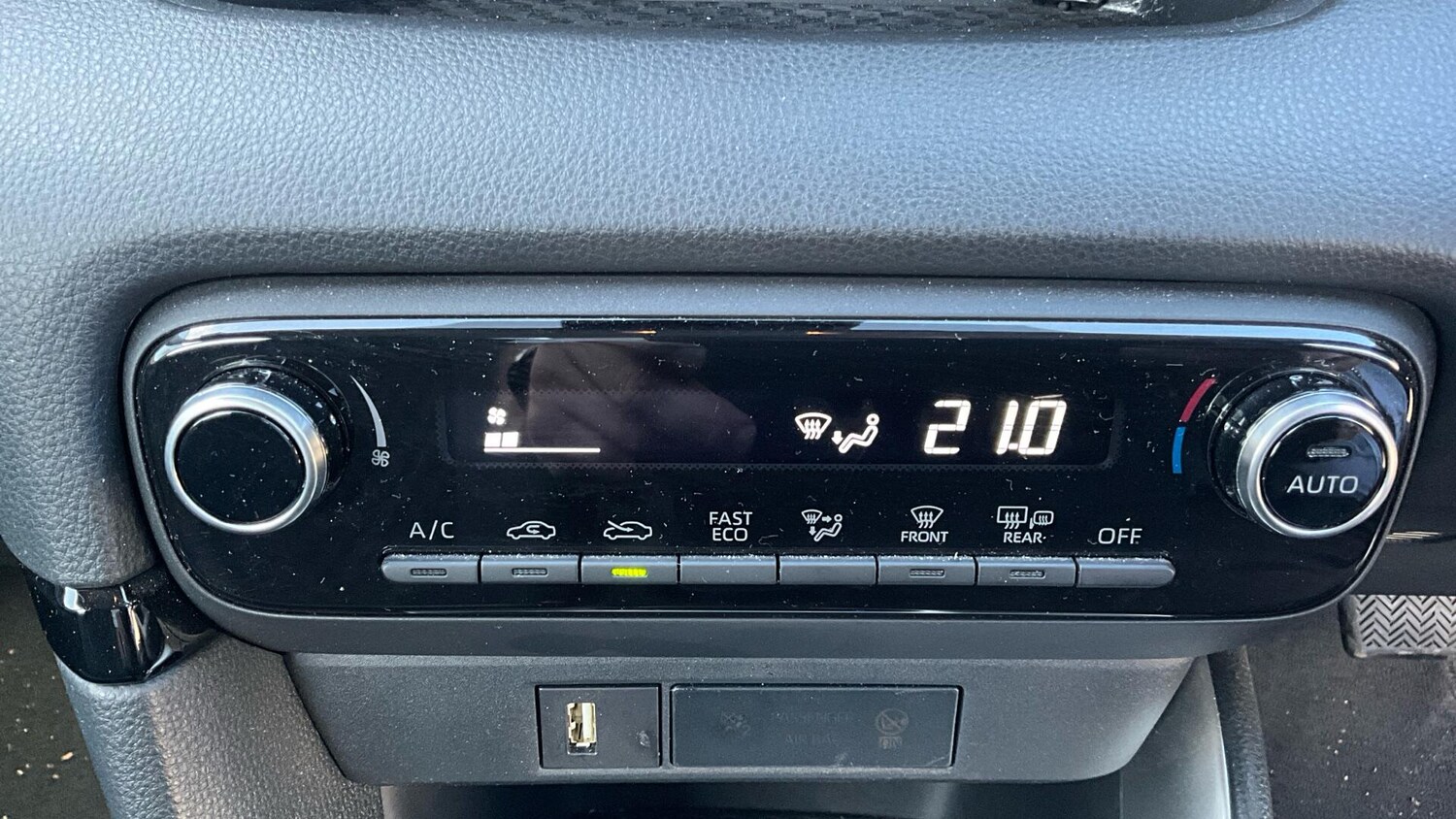 Used Toyota Yaris for sale - 77001141: Photo 38