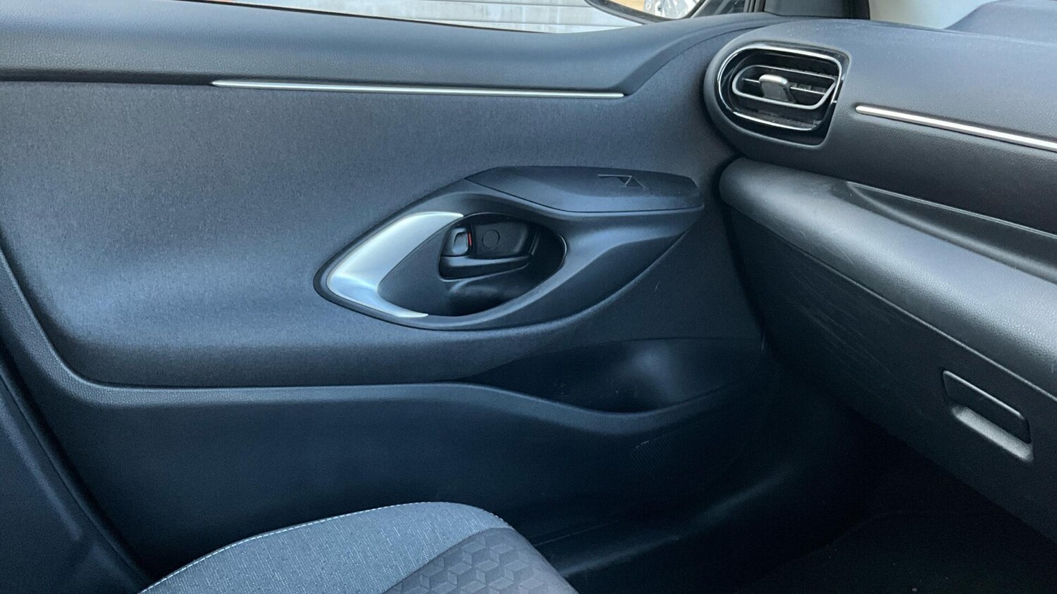 Used Toyota Yaris for sale - 77001141: Photo 49