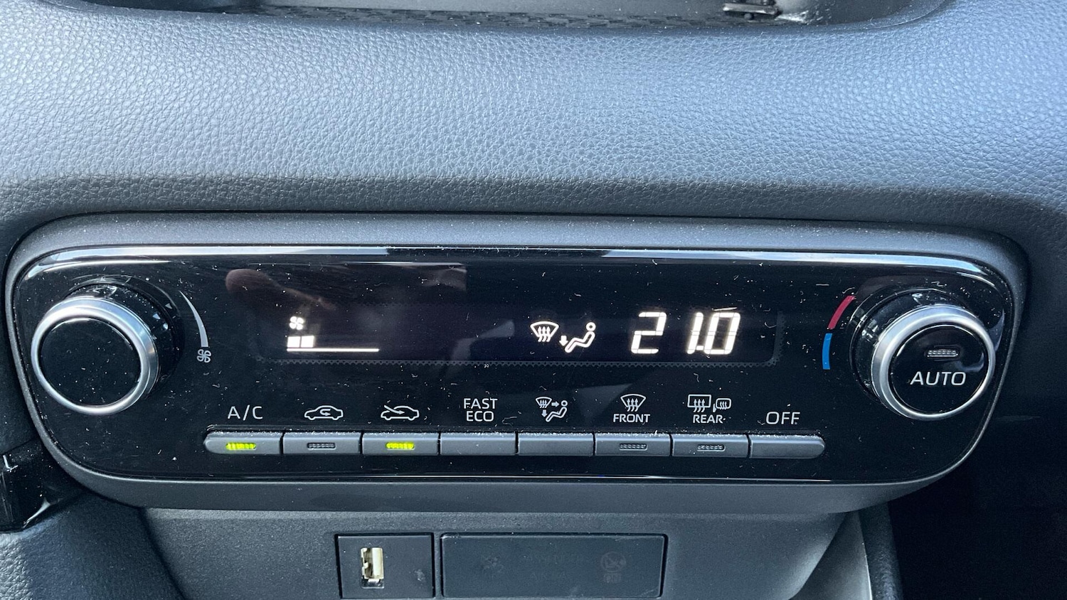 Used Toyota Yaris for sale - 77001141: Photo 53