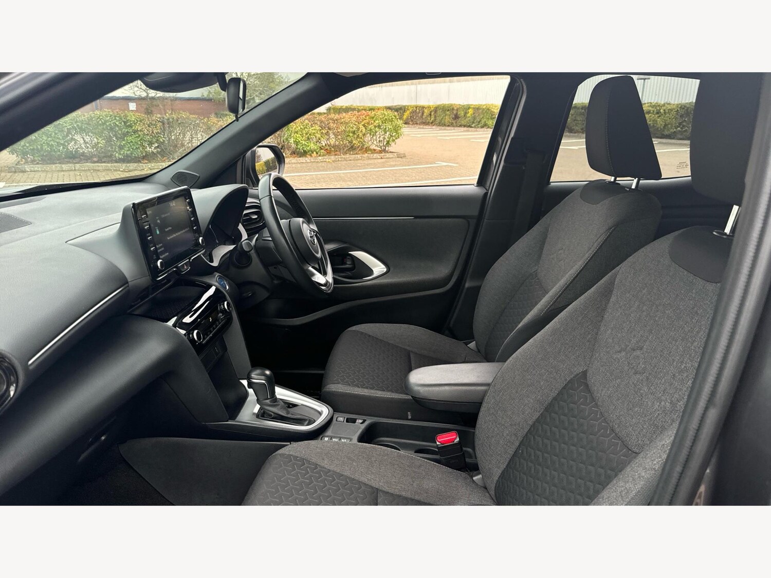 Used Toyota Yaris Cross 2022 for sale - 76585301: Photo 12