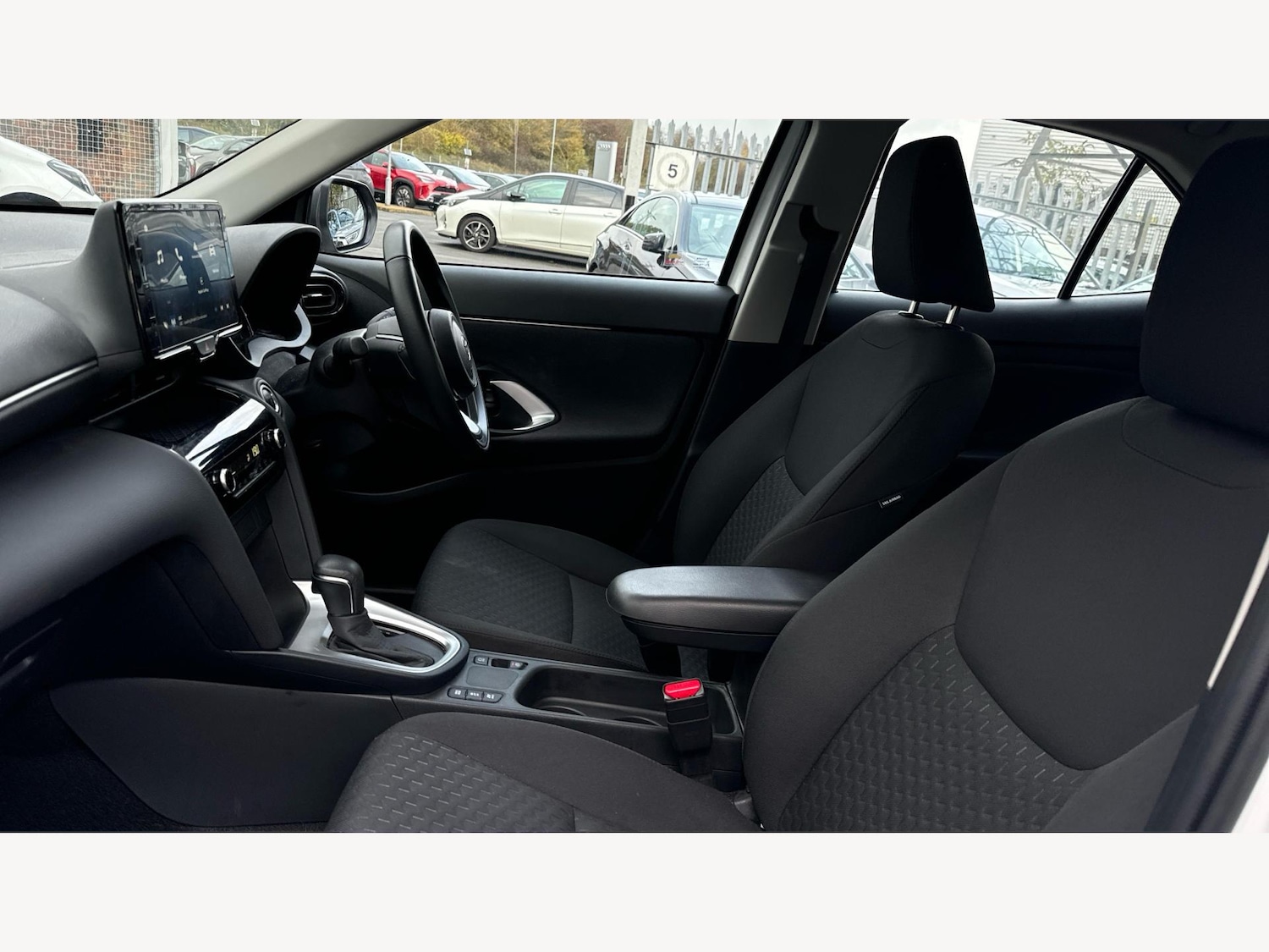 Used Toyota Yaris Cross 2024 for sale - 76801059: Photo 12