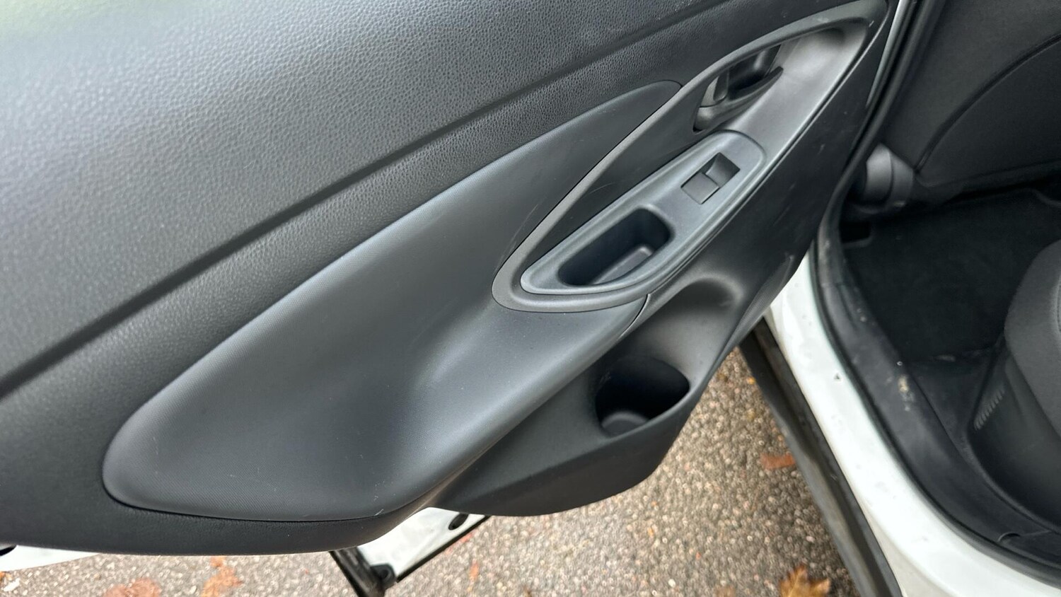 Used Toyota Yaris Cross 2024 for sale - 76801059: Photo 51