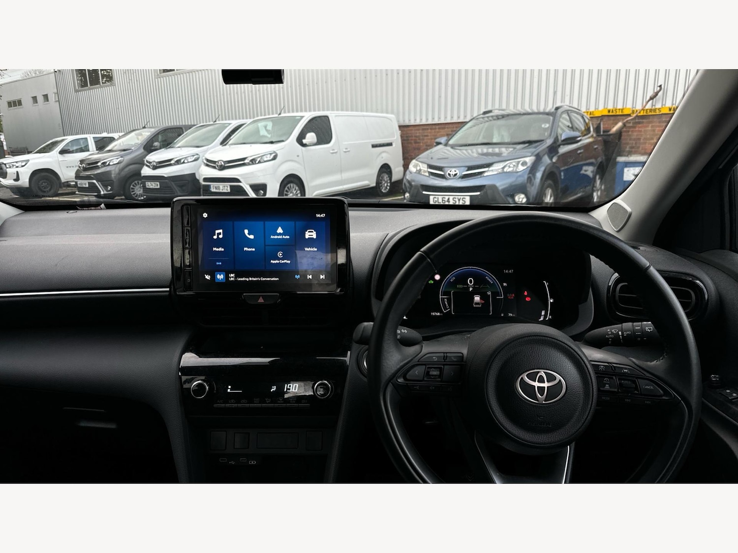 Used Toyota Yaris Cross 2024 for sale - 76801059: Photo 7