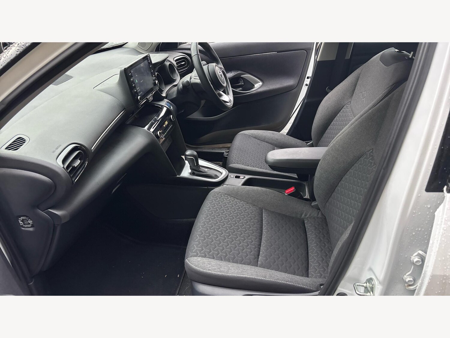 Used Toyota Yaris Cross 2024 for sale - 76700913: Photo 12