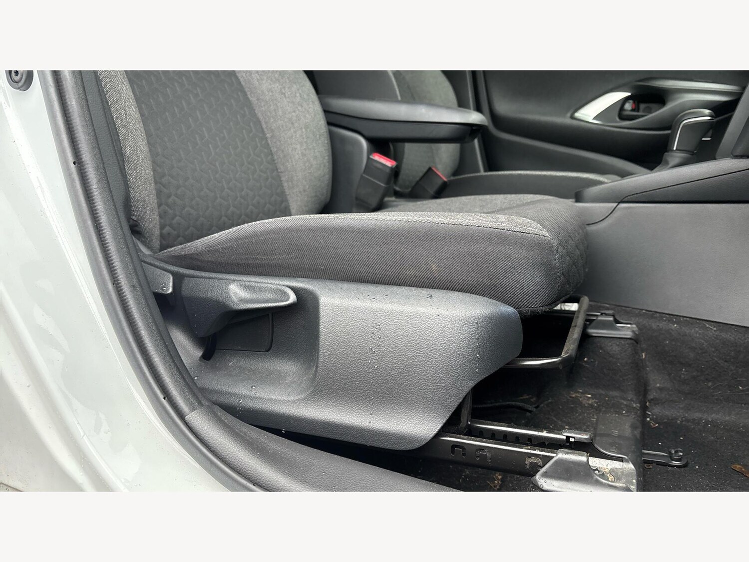 Used Toyota Yaris Cross 2024 for sale - 76700913: Photo 31