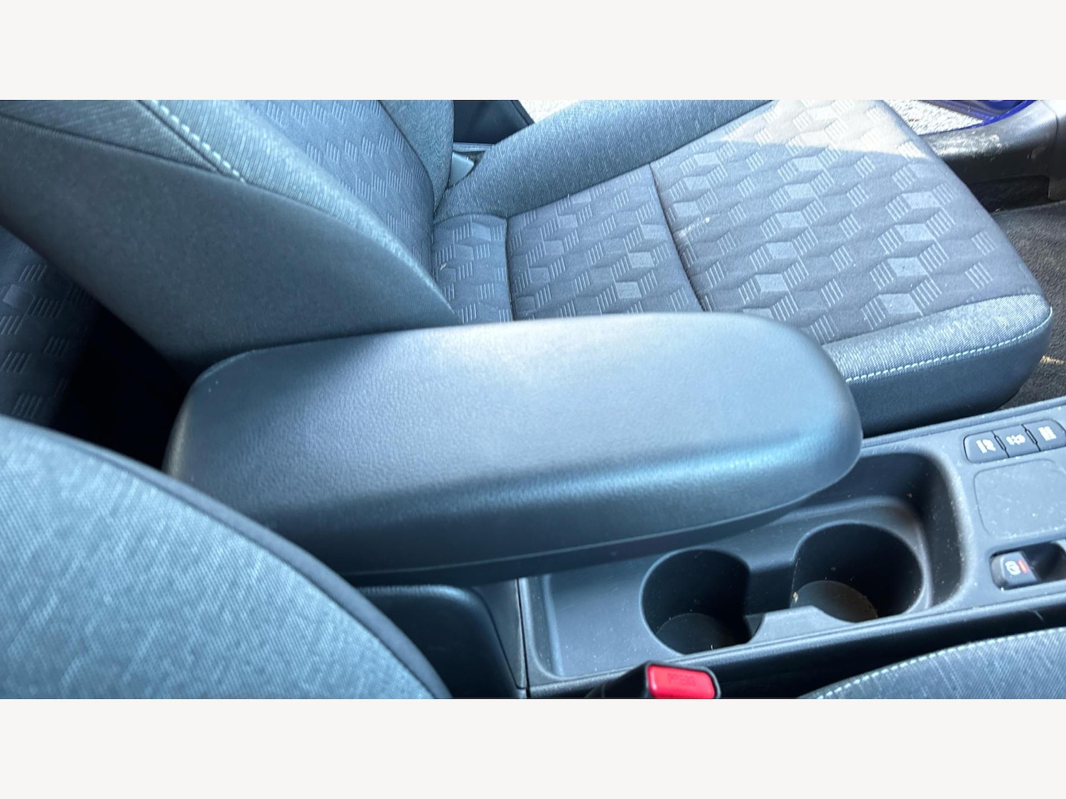 Used Toyota Yaris 2024 for sale - 77238562: Photo 31