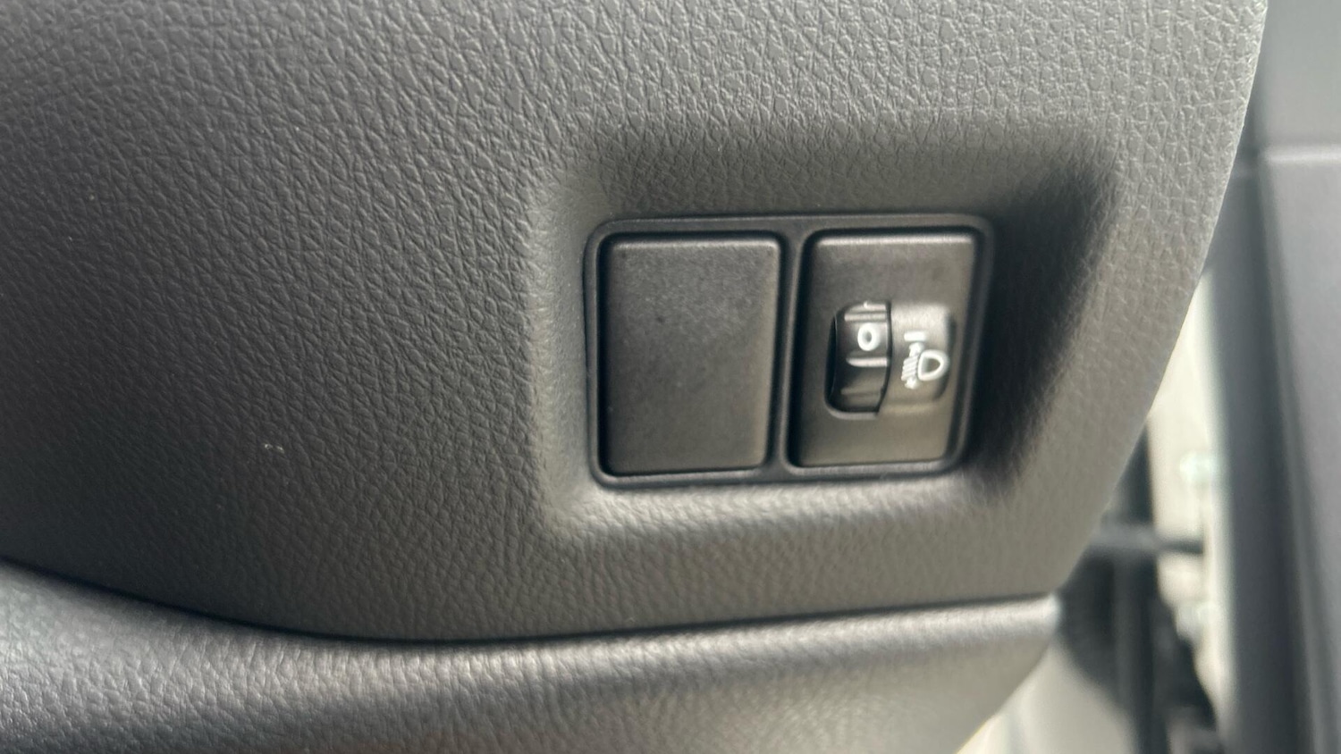 Used Toyota C-HR for sale - 77424815: Photo 35