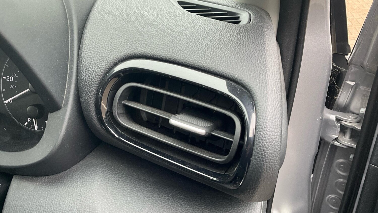 Used Toyota Yaris for sale - 77853170: Photo 51