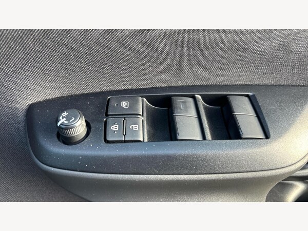 Used Toyota Yaris Cross 2025 for sale - 76095174: Photo 25