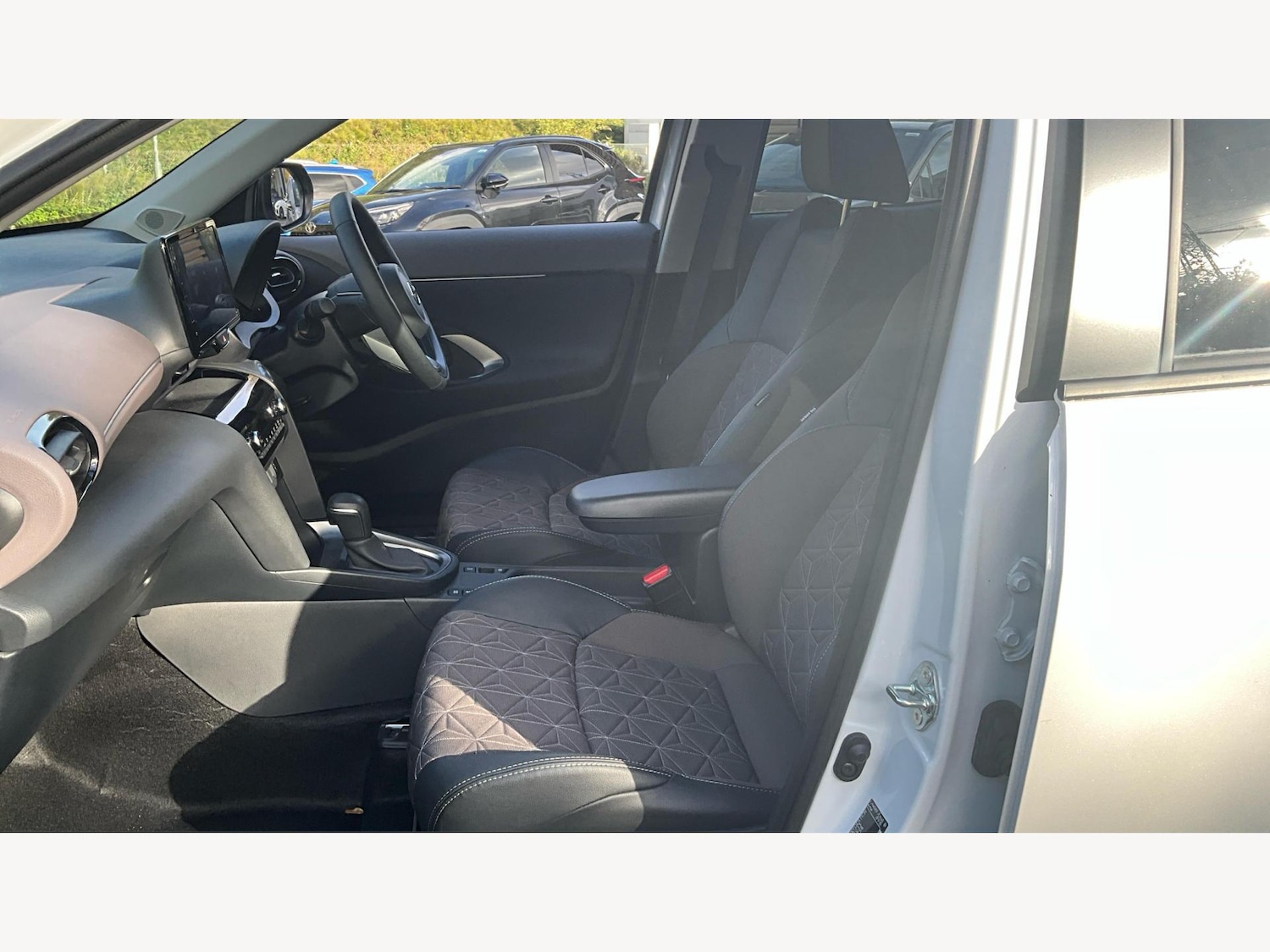 Used Toyota Yaris Cross 2024 for sale - 76584838: Photo 12