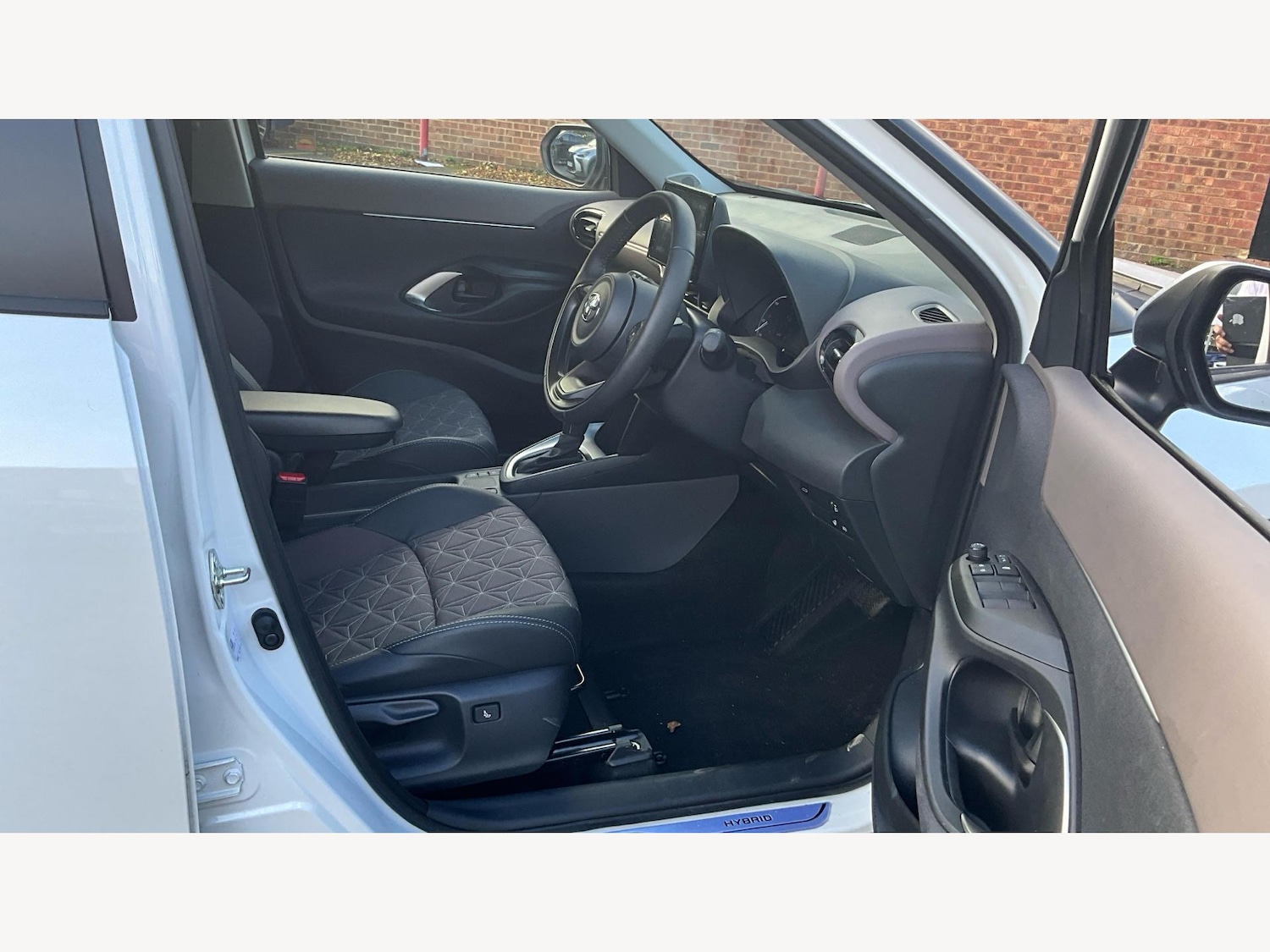 Used Toyota Yaris Cross 2024 for sale - 76584838: Photo 13