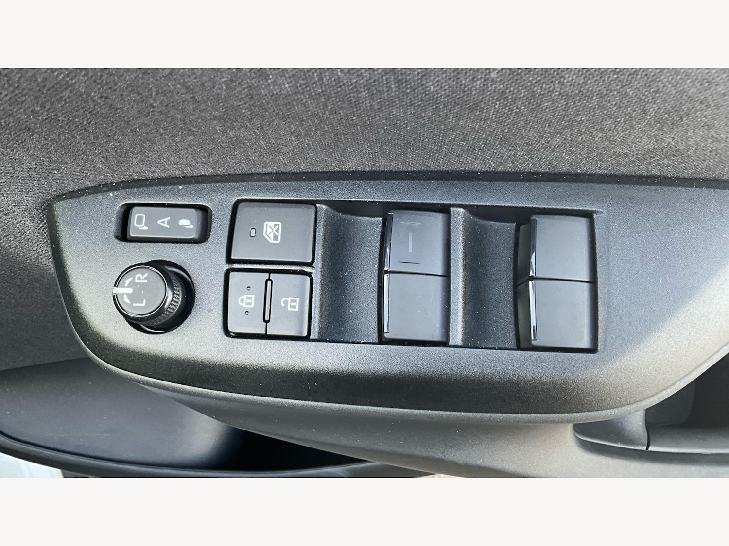 Used Toyota Yaris Cross 2024 for sale - 76584838: Photo 27