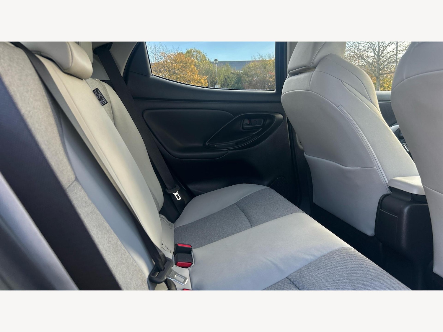 Used Toyota Yaris 2023 for sale - 76472946: Photo 15