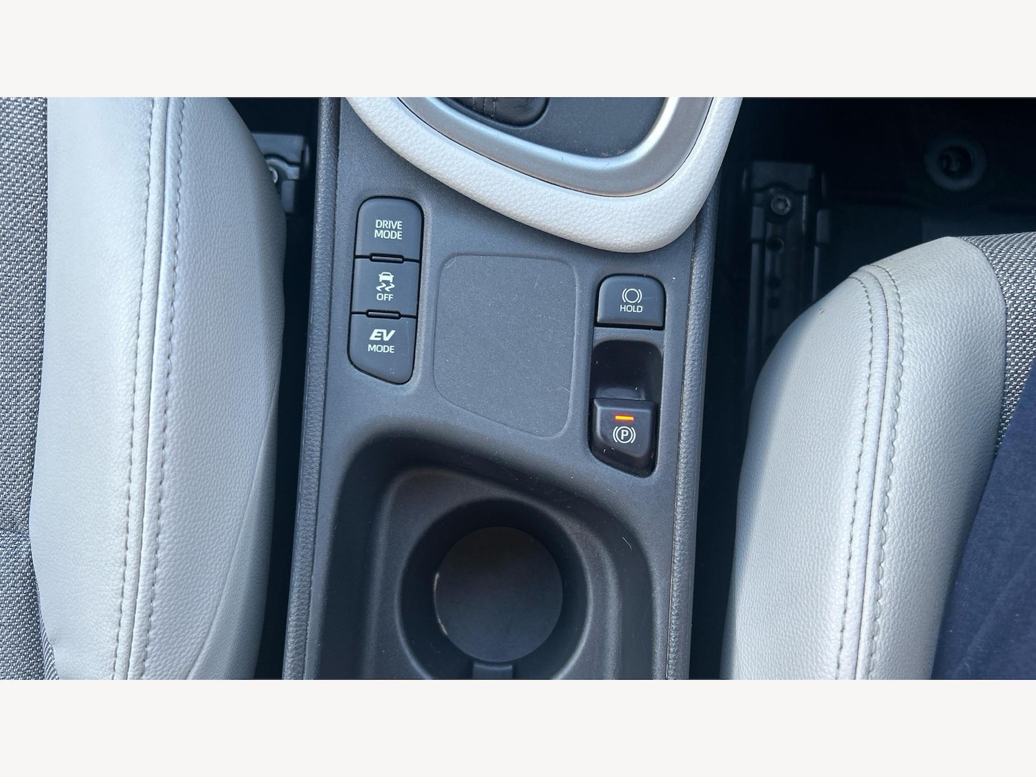 Used Toyota Yaris 2023 for sale - 76472946: Photo 25