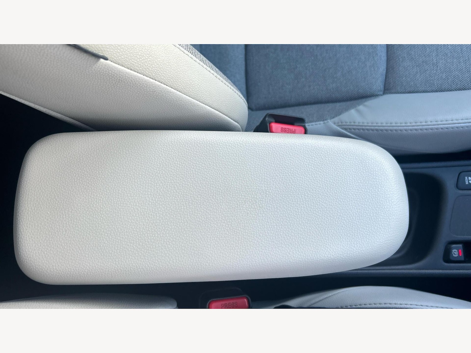 Used Toyota Yaris 2023 for sale - 76472946: Photo 26