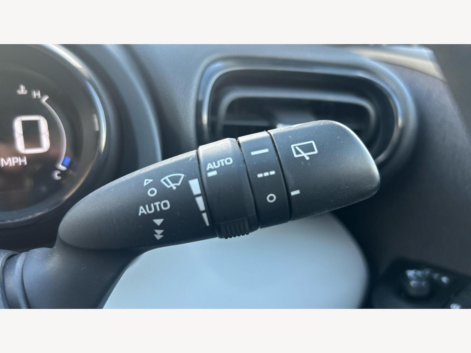 Used Toyota Yaris 2023 for sale - 76472946: Photo 31