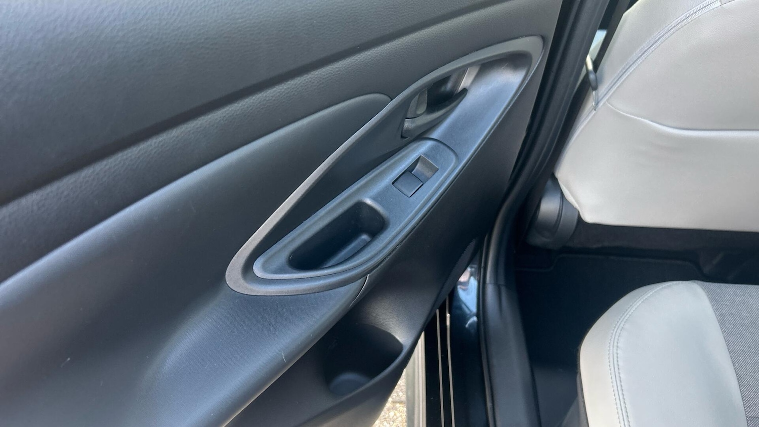 Used Toyota Yaris 2023 for sale - 76472946: Photo 53