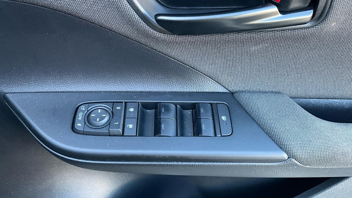 Used Toyota C-HR 2024 for sale - 77440047: Photo 33