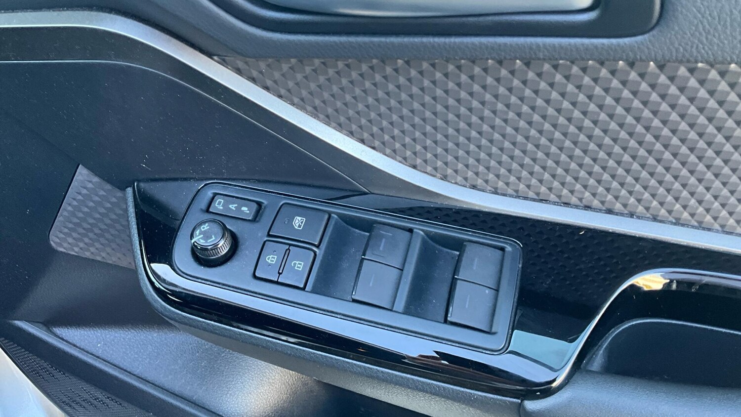 Used Toyota C-HR for sale - 77852929: Photo 37