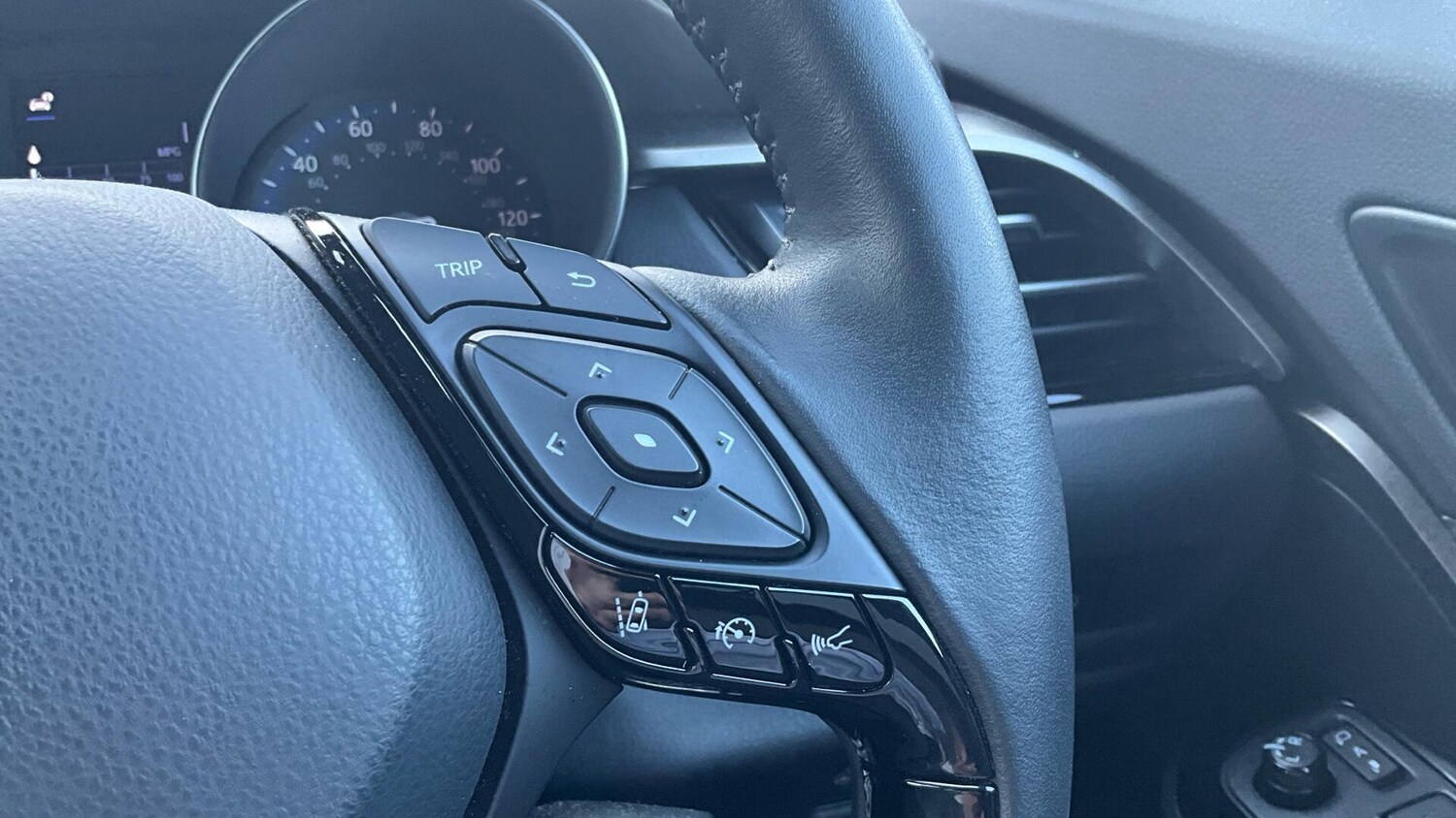 Used Toyota C-HR for sale - 77852929: Photo 42