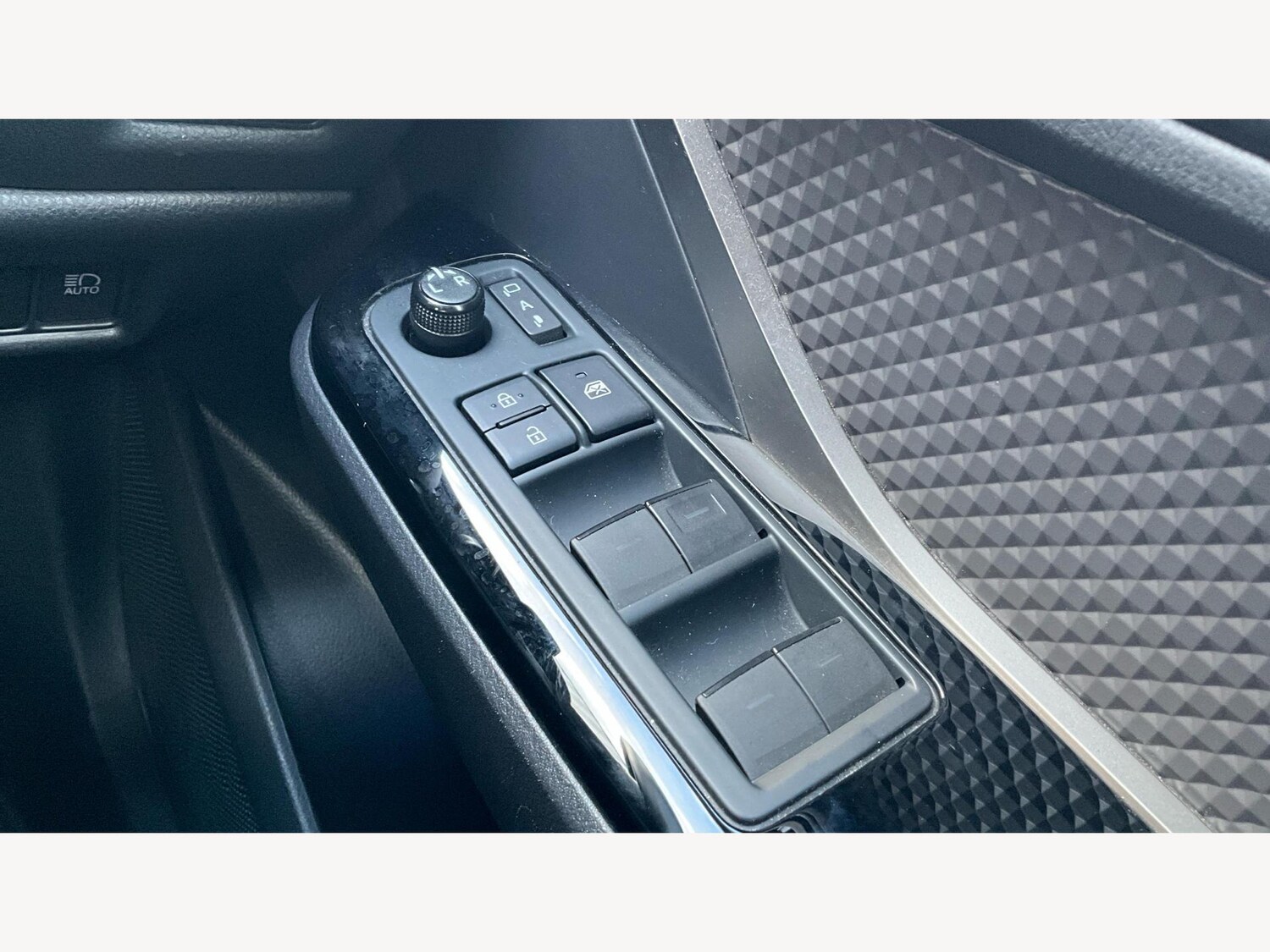 Used Toyota C-HR 2023 for sale - 76781651: Photo 31