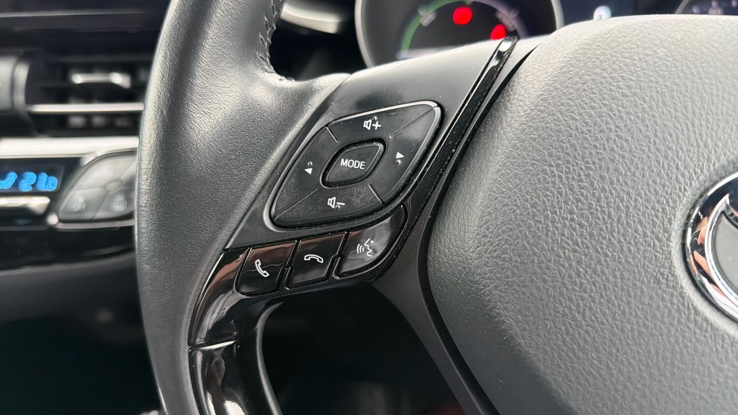 Used Toyota C-HR for sale - 77497523: Photo 44