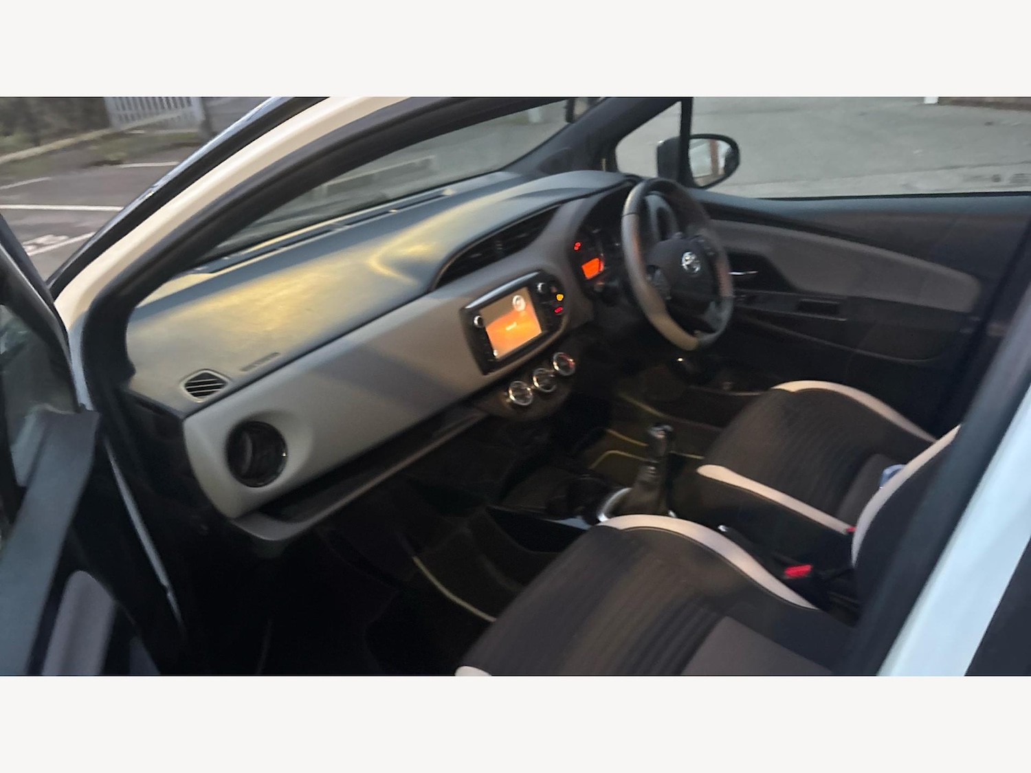 Used Toyota Yaris 2016 for sale - 76457450: Photo 12