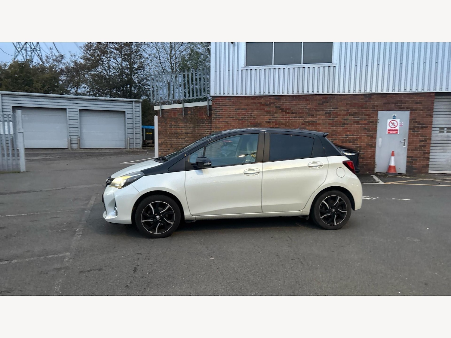 Used Toyota Yaris 2016 for sale - 76457450: Photo 19