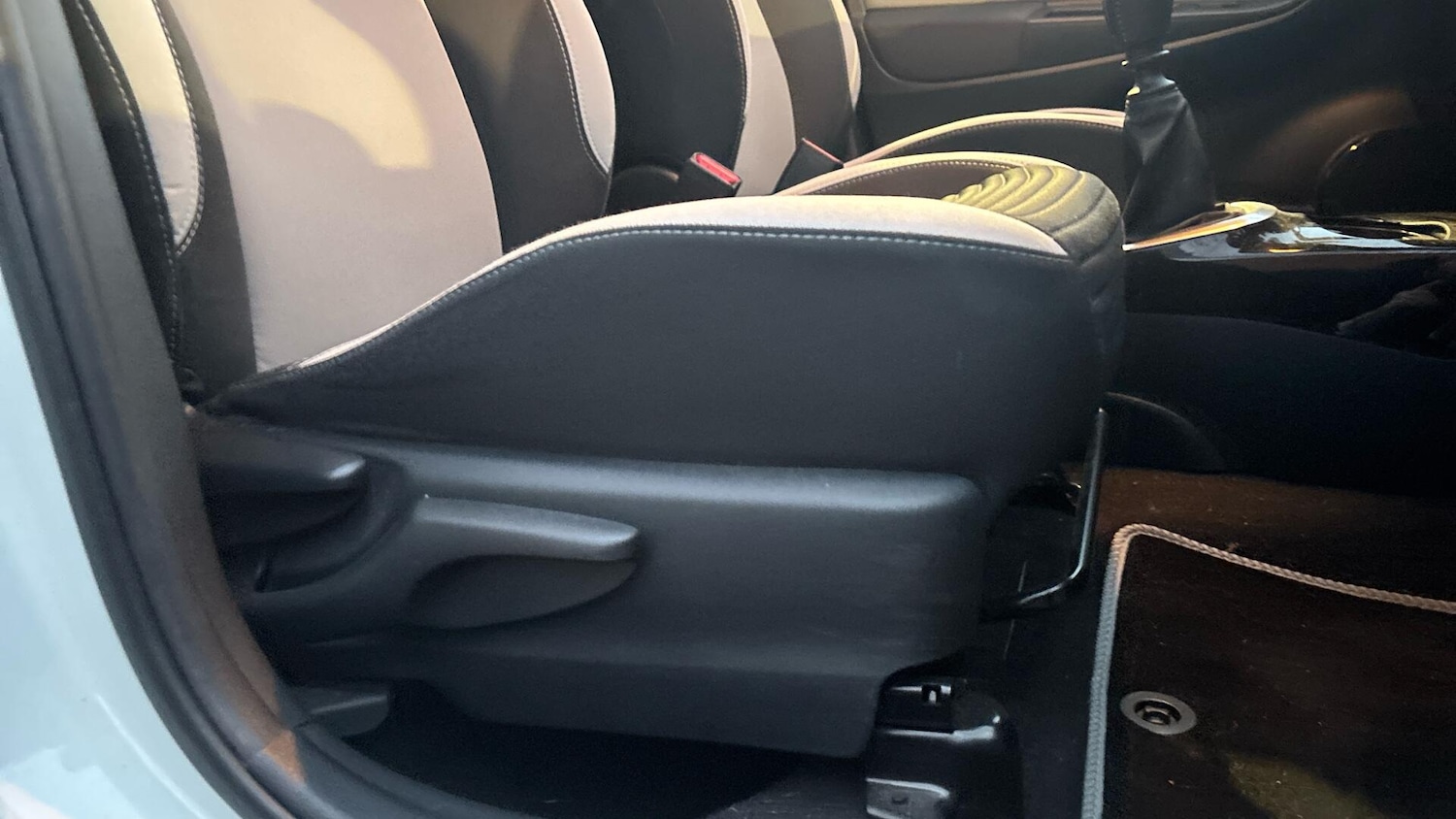 Used Toyota Yaris 2016 for sale - 76457450: Photo 35